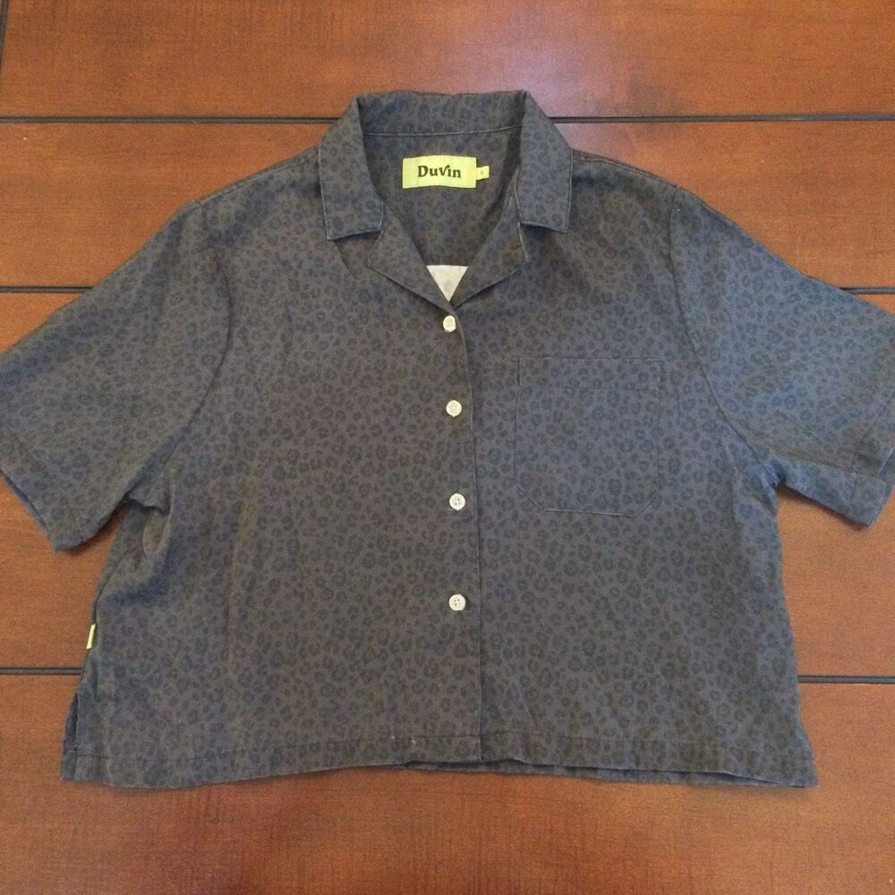 Duvin black leopard cropped button up small